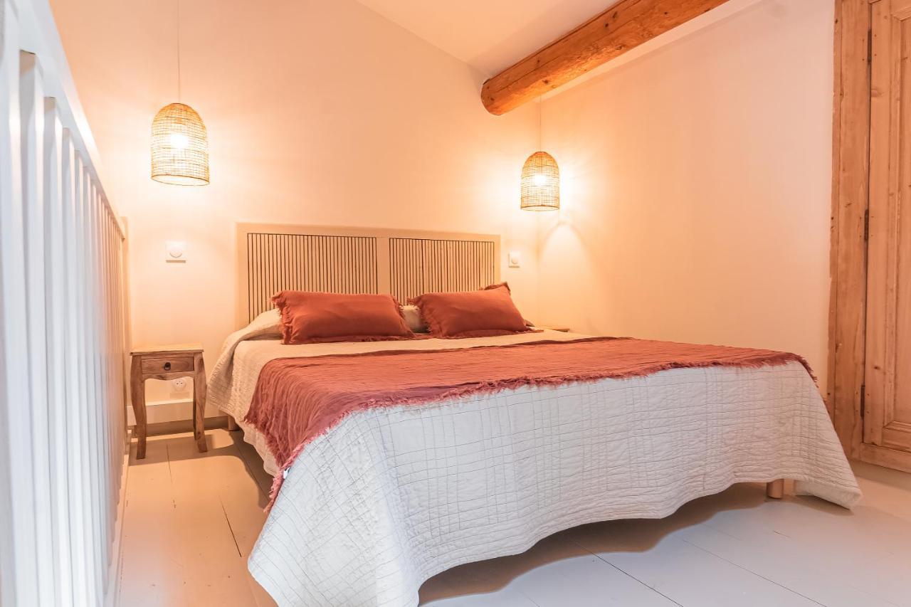 Bed and Breakfast La Bastide Des Pins Кастийон-дю-Гар Экстерьер фото