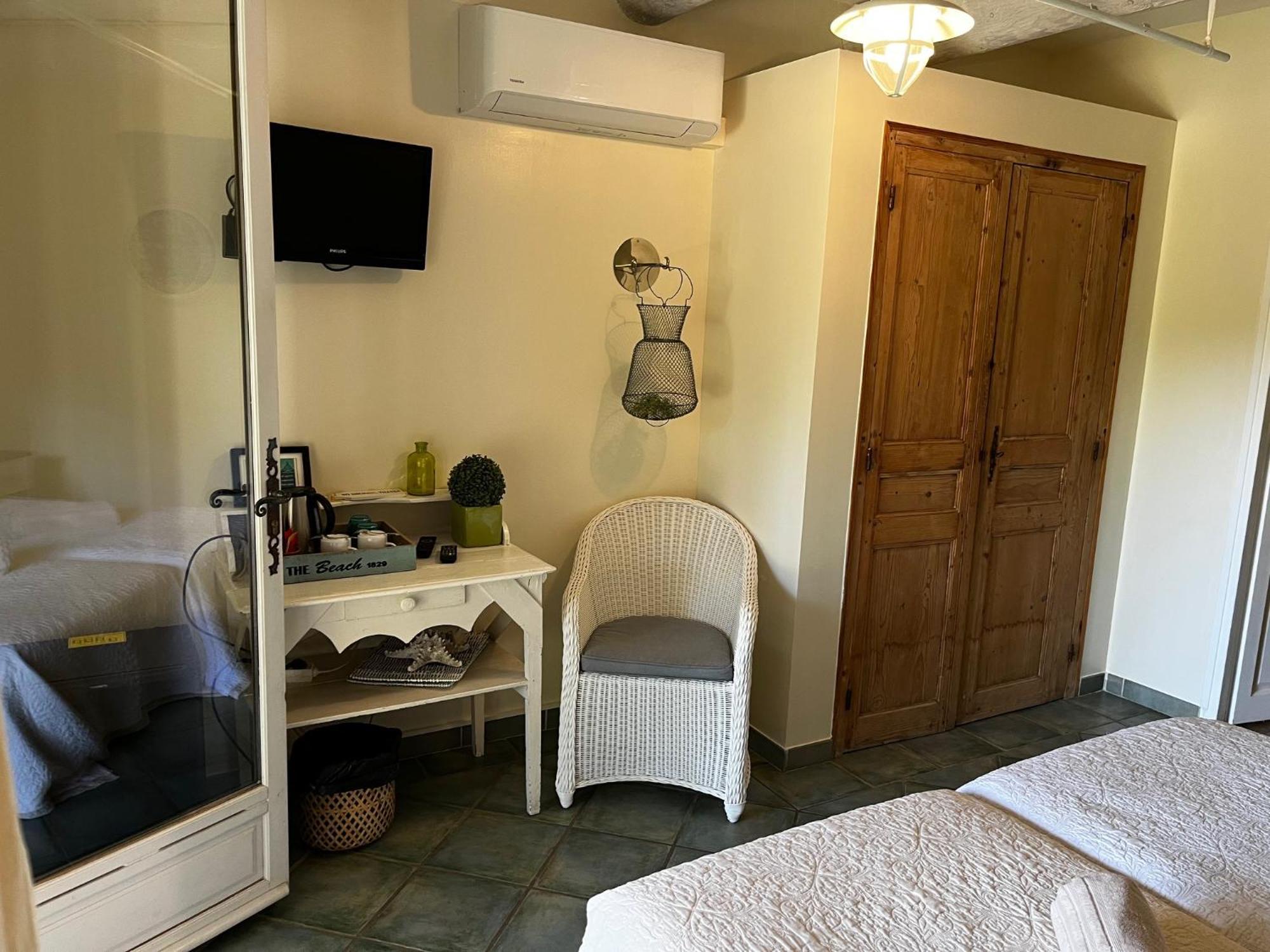 Bed and Breakfast La Bastide Des Pins Кастийон-дю-Гар Экстерьер фото